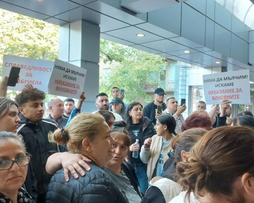 СЛЕД СМЪРТТА НА РОДИЛКА: Напрежение в Русе, близките на майката плашат болницата с нападение!