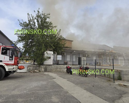 Голям пожар избухна в предприятието Оттобок в Благоевград
