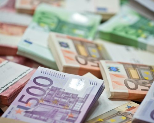 Минималната работна заплата става 1213 лв. (620,20 евро) от 1 януари 2026 г.-увеличение с 12,6