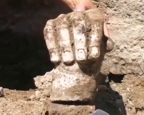 Откриха дясната ръка от статуя на Херакъл в Хераклея Синтика