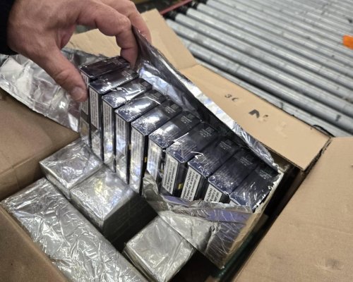 Опити за нелегално изпращане на близо 10 000 кутии цигари предотвратиха митнически служители от ТД Митница София