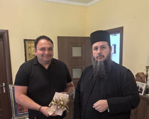 По повод 29 август-Секновение: Депутатът Н. Златарски подари на Велбъждски епископ Исаак новоиздадения Алманах на християнските маршрути