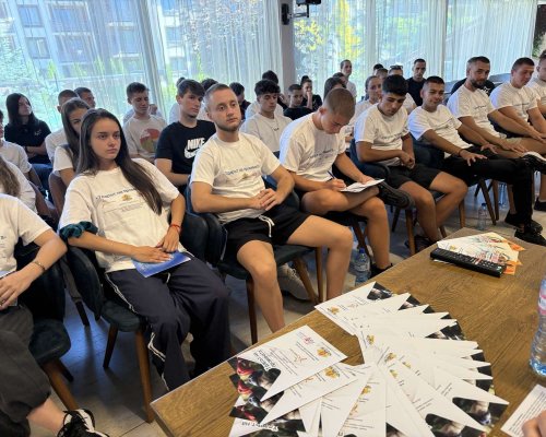 В Разлог проведоха обучение за подготовка на младежки - посланици по проект Ударът на промяната