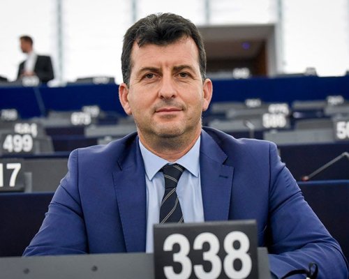 Асим Адемов се подигра на Ивелин: Делегация на Величие в ООН! Голям смях, късометражен виц