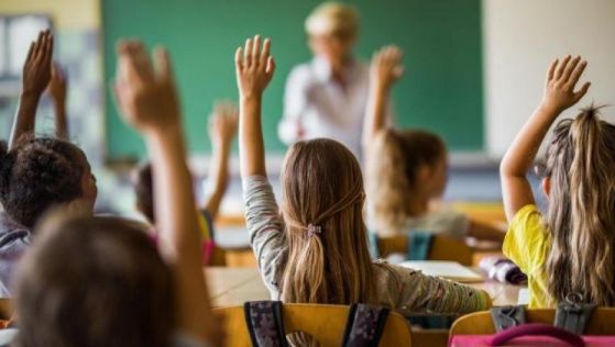 Важно за родителите! Еднократна помощ за ученици в 8 клас