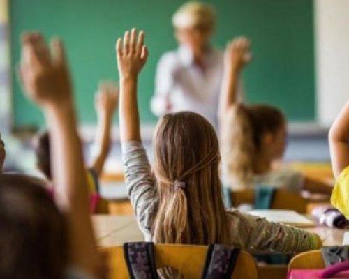 Важно за родителите! Еднократна помощ за ученици в 8 клас