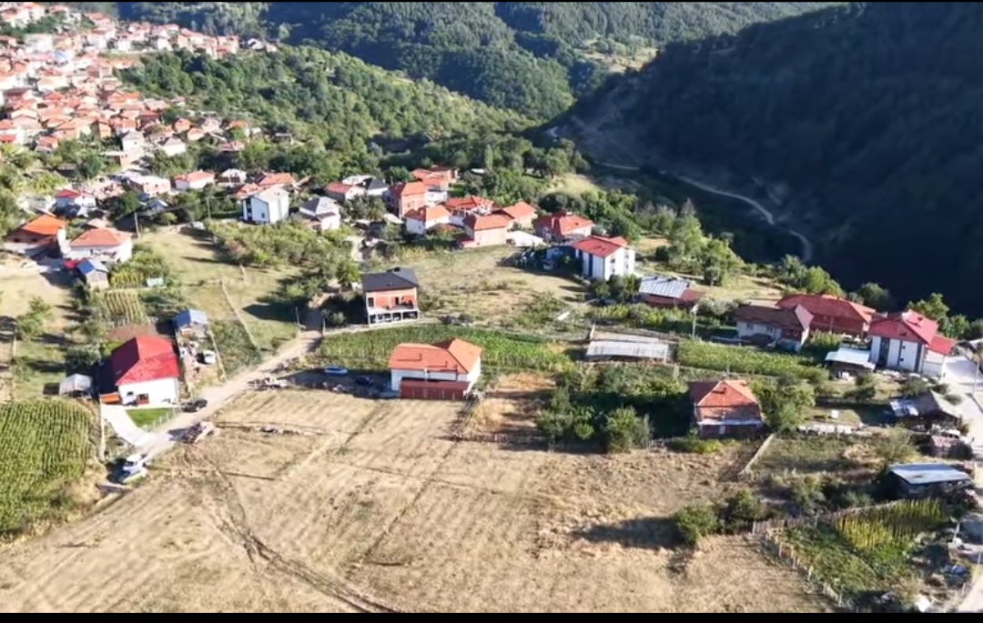 ВИДЕО Село Рибново от птичи поглед, красота и величие в Югозападните Родопи ВИДЕО Село Рибново от птичи поглед, красота и величие в Югозападните Родопи
