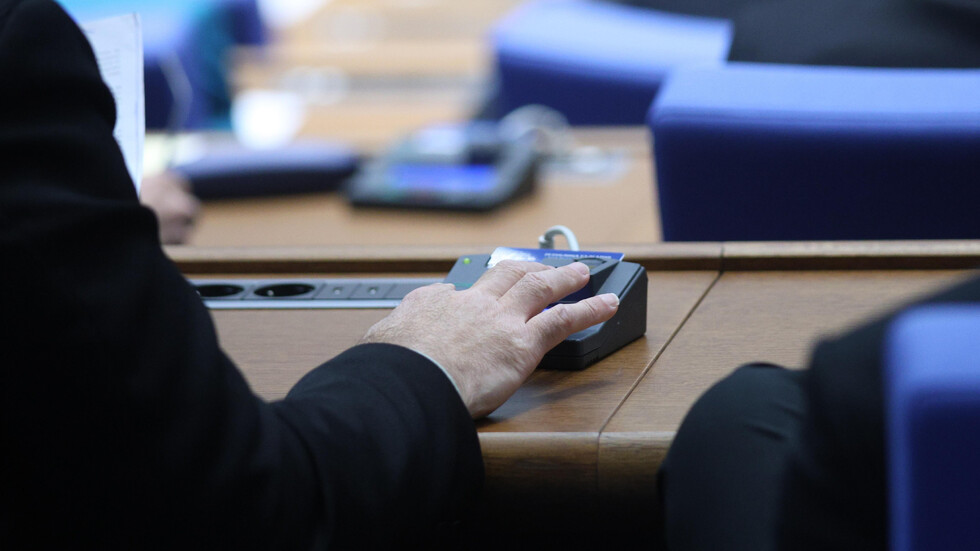 Депутатите си купуват нова система за гласуване със звук и видео за 3,5 млн. лв. без ДДС Депутатите си купуват нова система за гласуване със звук и видео за 3,5 млн. лв. без ДДС