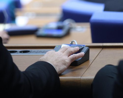 Депутатите си купуват нова система за гласуване със звук и видео за 3,5 млн. лв. без ДДС