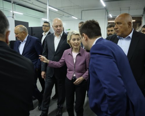 Председателят на Европейската комисия Урсула фон дер Лайен и премиерът Росен Желязков посетиха ВМЗ-Сопот
