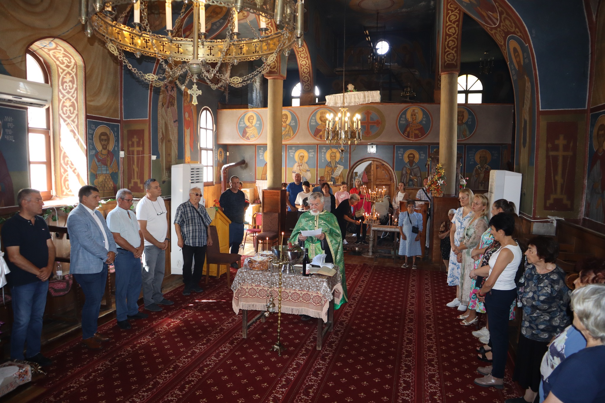Благодарствен молебен и водосвет бе отслужен в село Илинденци заради големия пожар в Пирин