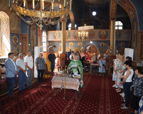 Благодарствен молебен и водосвет бе отслужен в село Илинденци заради големия пожар в Пирин