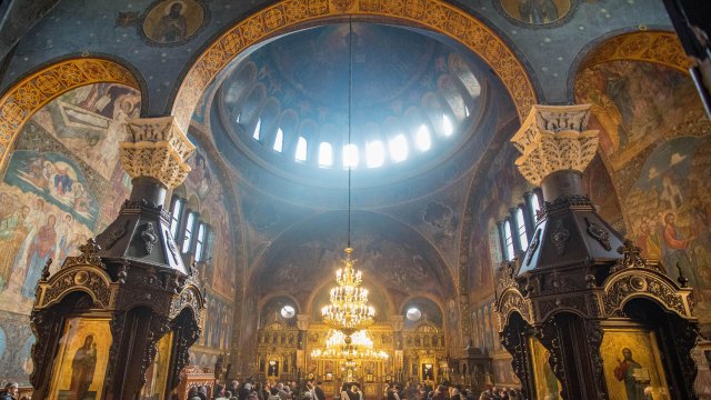 Празник е! Днес не трябва да отказва помощ и да се тръгва на дълъг път