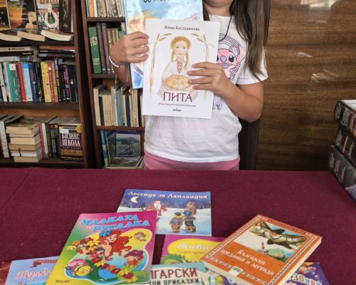 10-годишно момиченце  дари книги на читалището в Бачево
