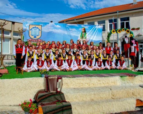 Фолклорни състави от Симитли с призови награди от национален конкурс