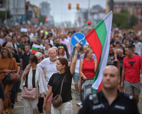 Протестно шествие в София с лозунги Долу мафията-властта на гражданите