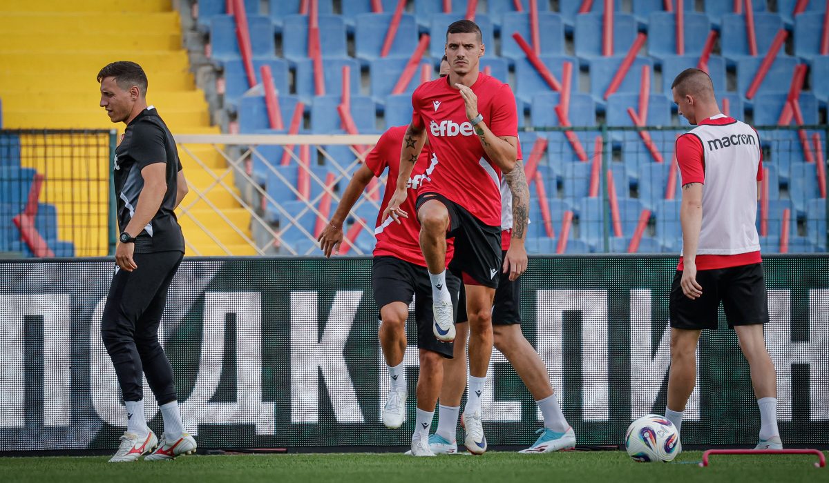 Ще спираме Испания с 3-5-2 Ще спираме Испания с 3-5-2