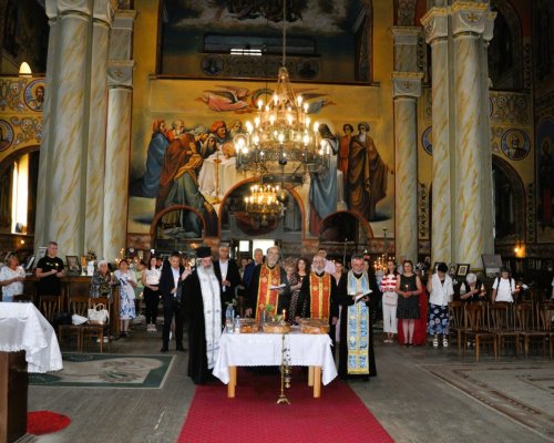 Молебен за здраве и благоденствие събра десетки вярващи в храм Свето Благовещение в Разлог