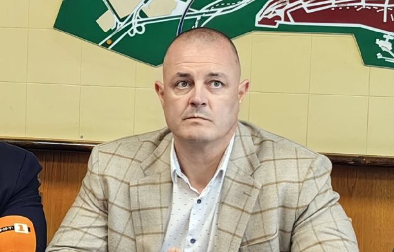 Пребитият шеф на полицията в Русе се влошава