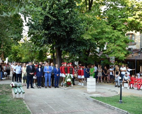 Община Петрич:Честит Ден на Съединението на България!