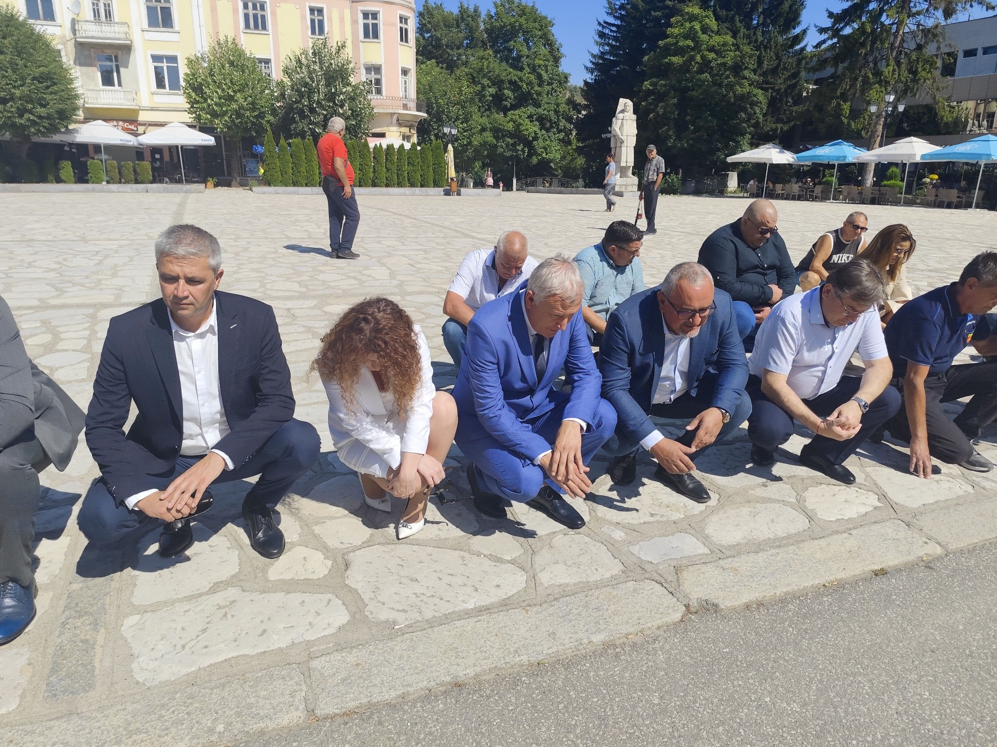 Съвременен Разлог на колене пред делото на дейците на Съединението Съвременен Разлог на колене пред делото на дейците на Съединението