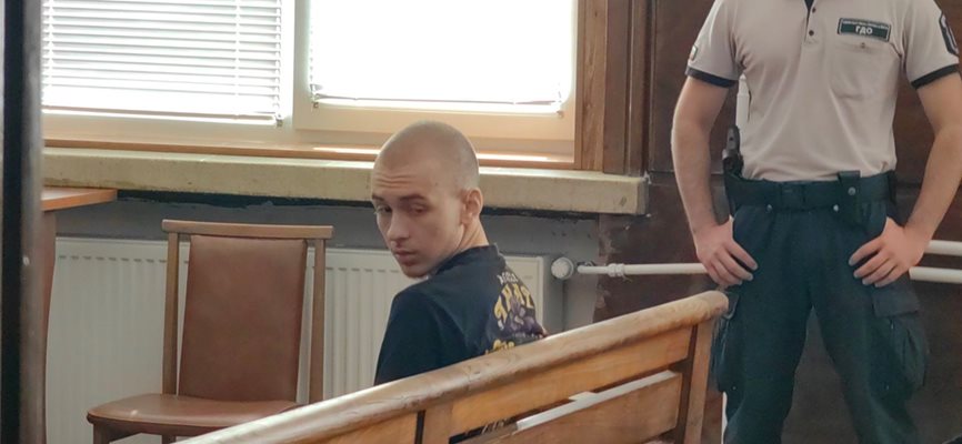 Побоят над полицейския шеф в Русе: И четиримата задържани остават в ареста Побоят над полицейския шеф в Русе: И четиримата задържани остават в ареста