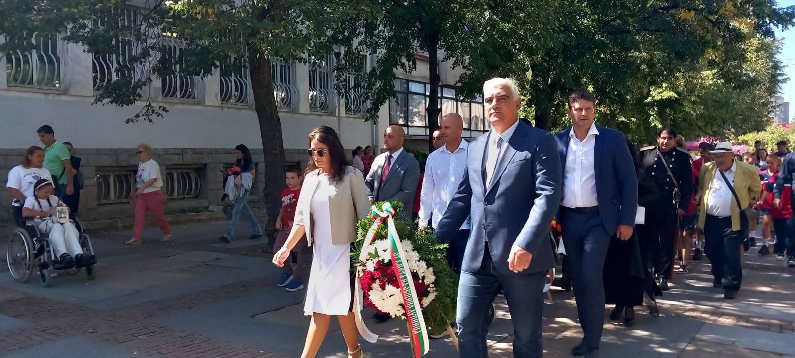 140 камбанни звъна огласиха Дупница в чест на Съединението на България 140 камбанни звъна огласиха Дупница в чест на Съединението на България