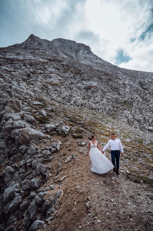 Любов на върха: Уникална сватбена фотосесия на Кончето!