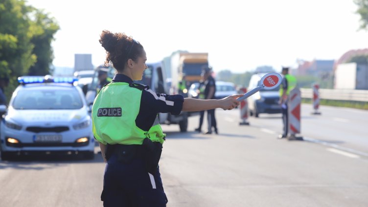 Полицията излиза на пътя за голямото завръщане Полицията излиза на пътя за голямото завръщане