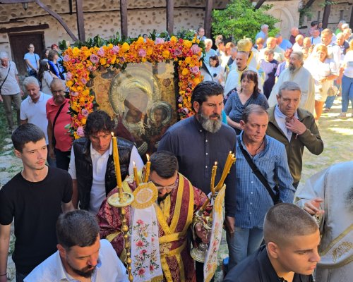 Роженския манастир отбеляза храмовия си празник с литургия, шествие и курбан