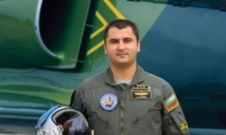 Почетна обиколка с американски автомобили в Разлог в памет на загиналия военен пилот кап. Венцислав Дункин