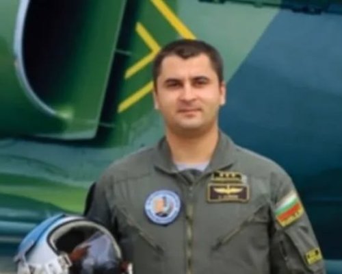 Почетна обиколка с американски автомобили в Разлог в памет на загиналия военен пилот кап. Венцислав Дункин