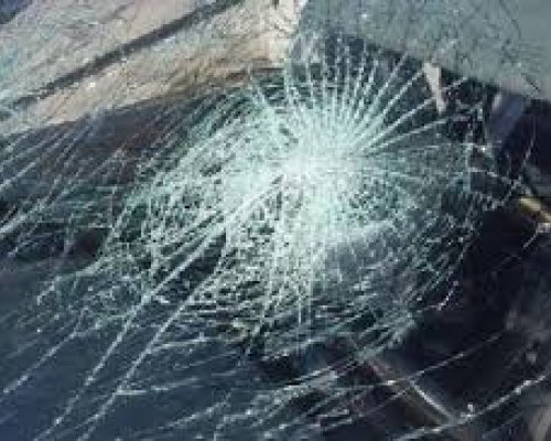 По сред бял ден в Гоце Делчев вандали счупиха стъкло на паркиран автомобил