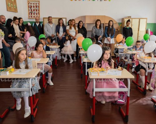 С тържествени церемонии училищата в община Разлог посрещат първия учебен ден