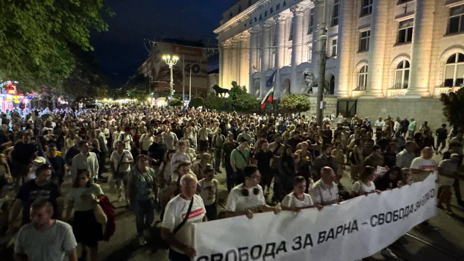 С шествие завърши протестът в София в подкрепа на кмета на Варна Благомир Коцев