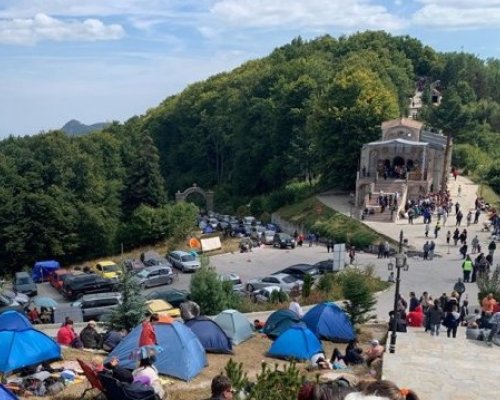 Хиляди миряни се събраха на Кръстова гора