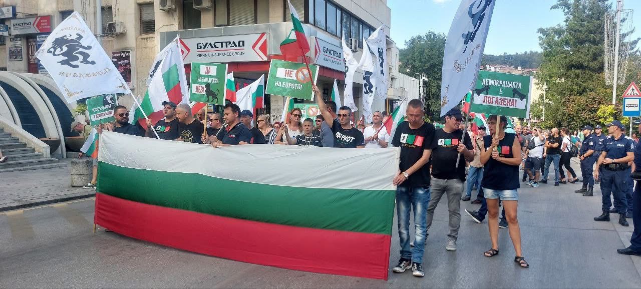 Партия Възраждане протестира срещу правителството в София