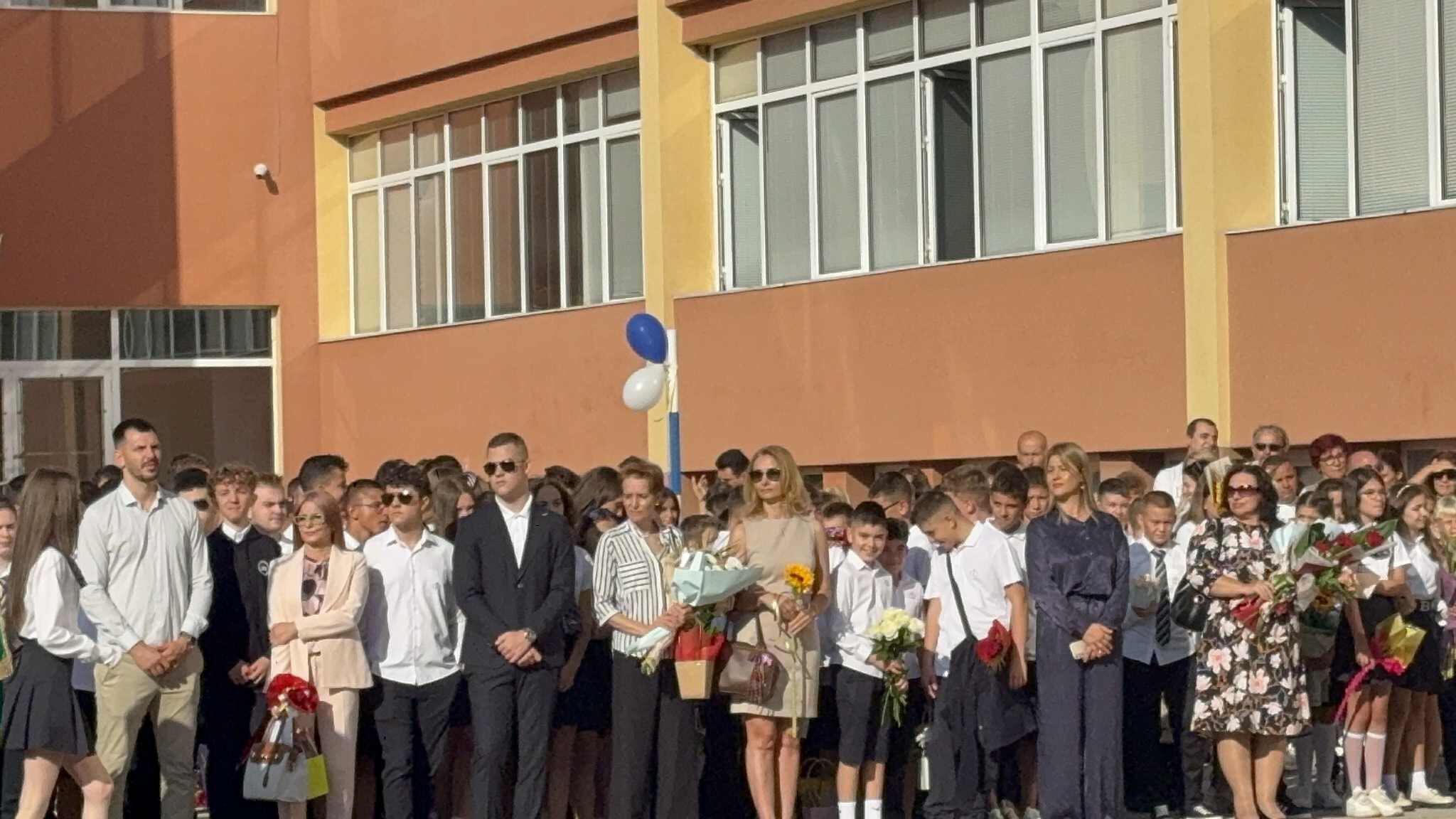 Тържествено откриване на новата учебна 2025/2026 година в ПМГ Акад. С. Корольов Благоевград Тържествено откриване на новата учебна 2025/2026 година в ПМГ Акад. С. Корольов Благоевград