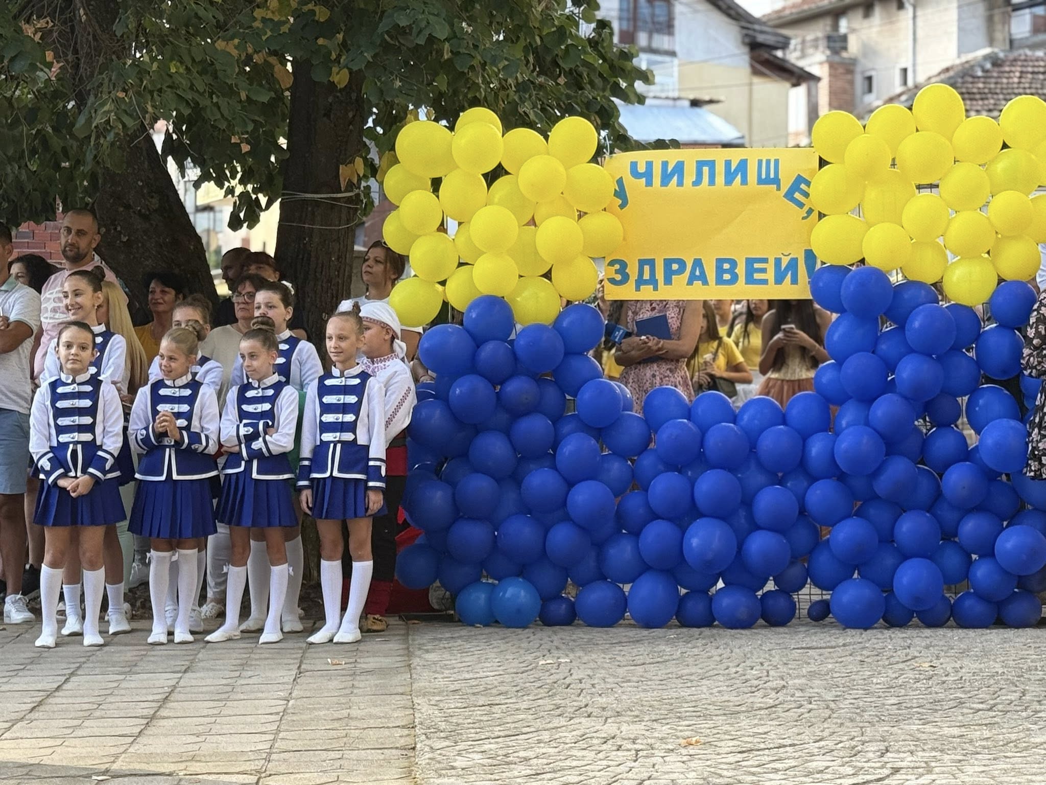 Кметът Димитър Бръчков откри учебната година в две обновени училища в Петрич