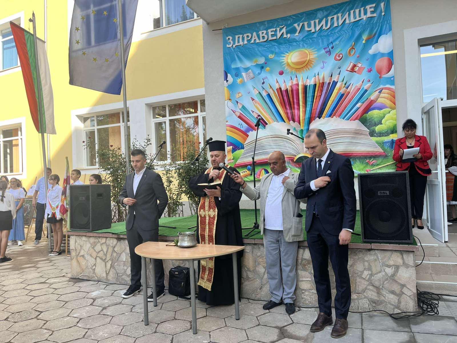 Първият училищен звънец огласи училищата в Община Кюстендил!