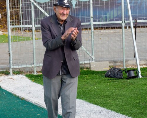 ФИЛМ ЗА МИТКО СТОБСКИ-ЕДИН ОТ ЛЕГЕНДАРНИТЕ ВЕТЕРАНИ ФУТБОЛИСТИ НА ПИРИН БЛАГОЕВГРАД
