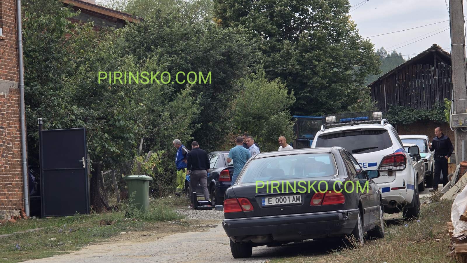 Криминалисти обискират къща в разложкото село Долно Драглище, има арестуван