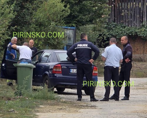 Криминалисти обискират къща в разложкото село Долно Драглище, има арестуван