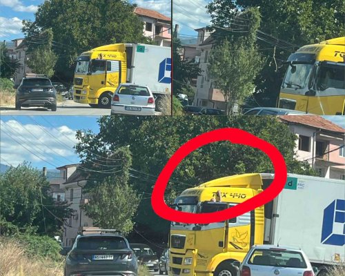 ТИР скъса кабели в благоевградския квартал Струмско и блокира движението