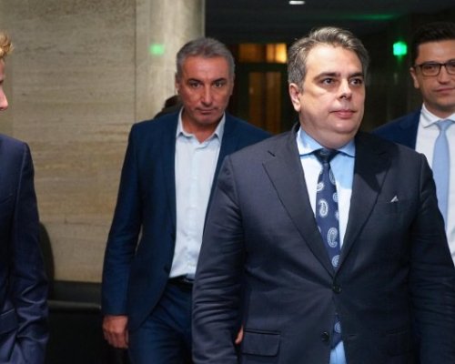 Асен Василев: За момента не планираме нов вот на недоверие