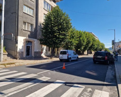 Докато пресича с баща си: Блъснаха дете на пешеходна пътека