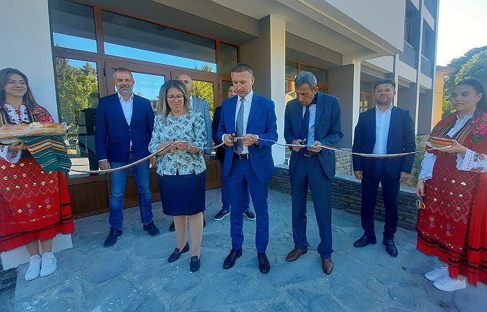 Навръх празника на града: Mодерна обществена сграда откриха в Белица Навръх празника на града: Mодерна обществена сграда откриха в Белица