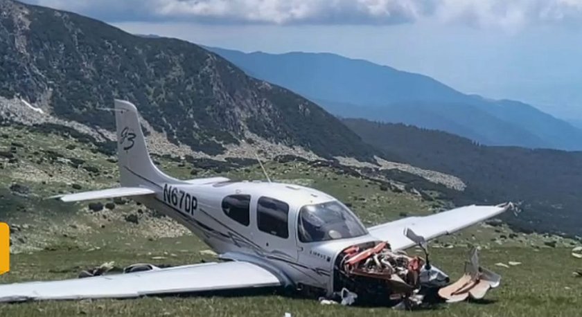 Успешна операция: изнесоха авариралия самолет от сърцето на Пирин