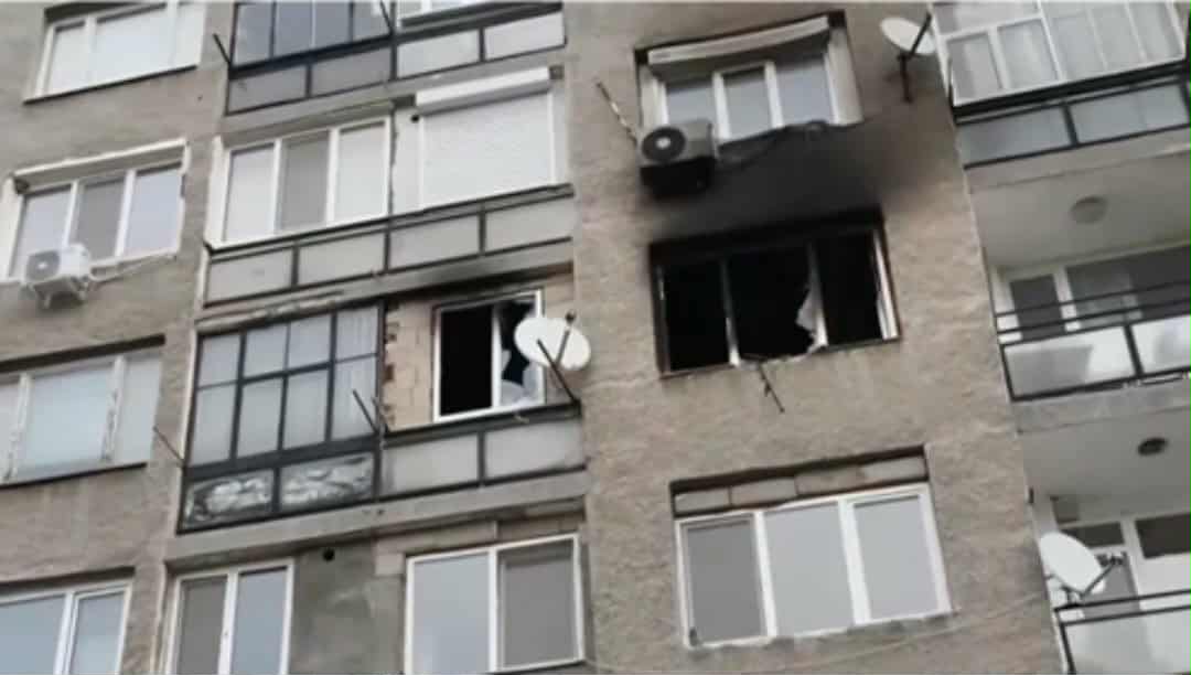 Мъж тормози жителите на блок в Дупница, запали апарамента си два пъти