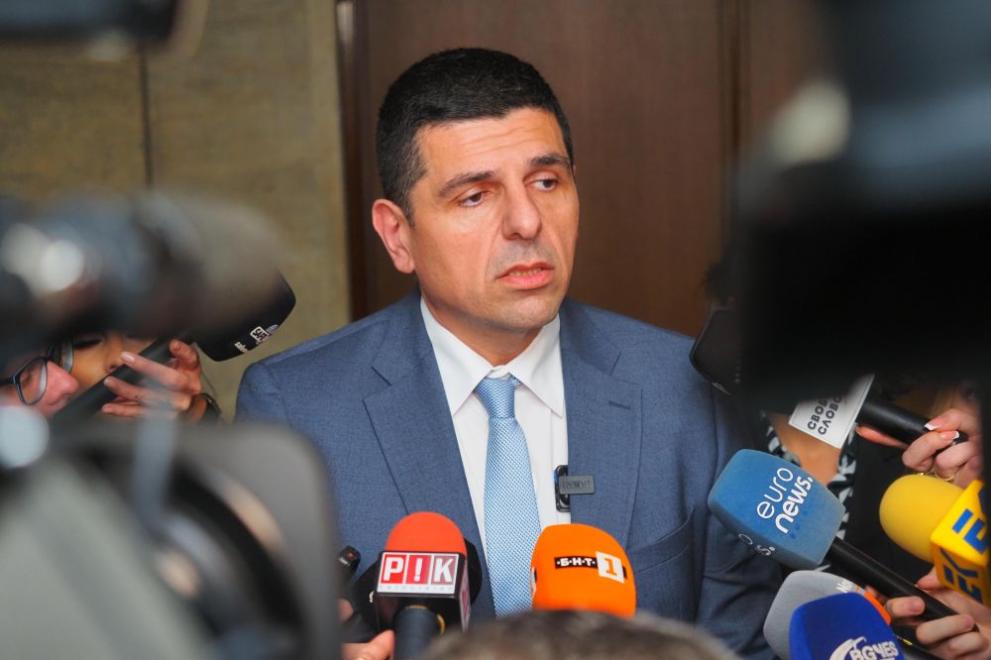 Мирчев: Няма кворум, защото всички обикалят света Мирчев: Няма кворум, защото всички обикалят света